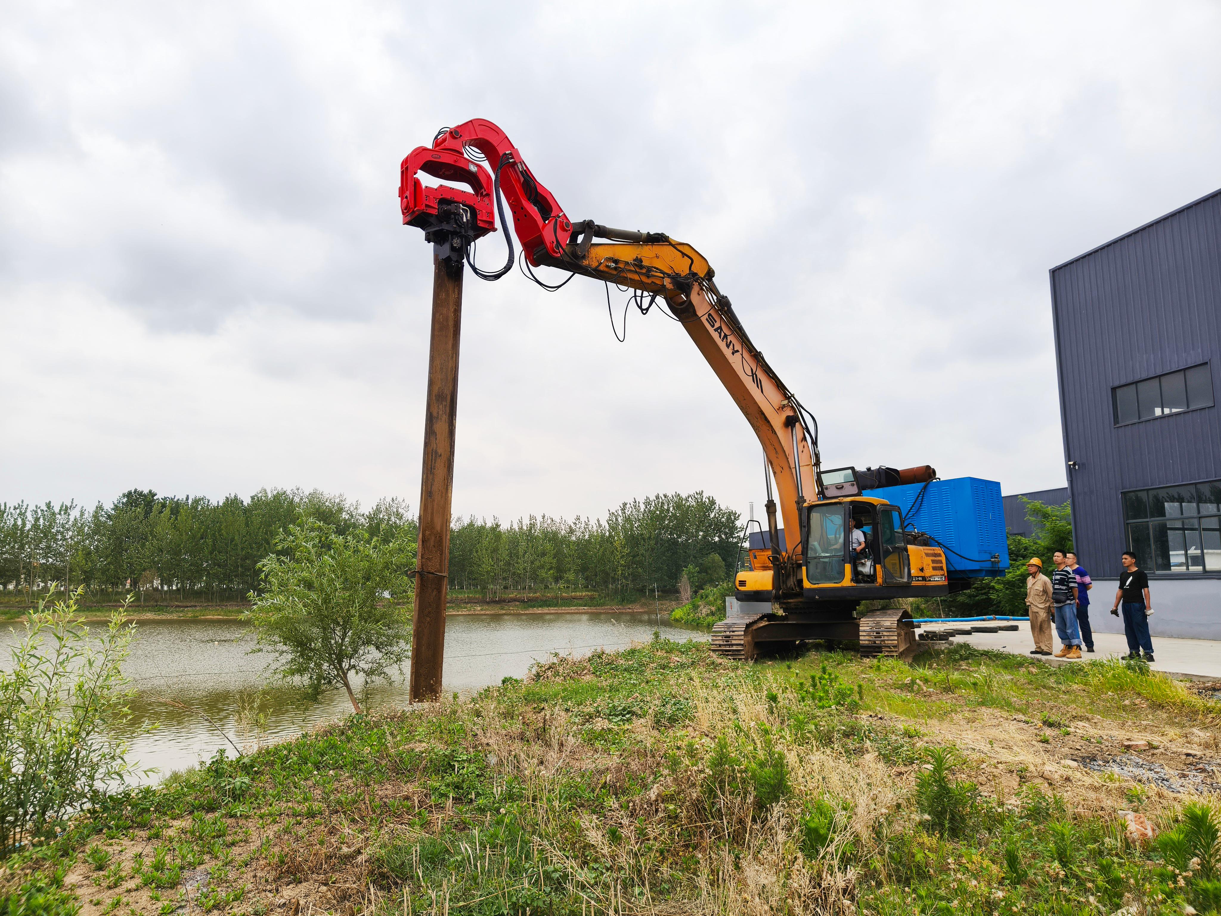 La fusione perfetta tra efficienza di frantumazione della roccia e costruzione intelligente - Analisi tecnica del battipalo a vibrazione idraulica ad alta frequenza serie RAY RV
