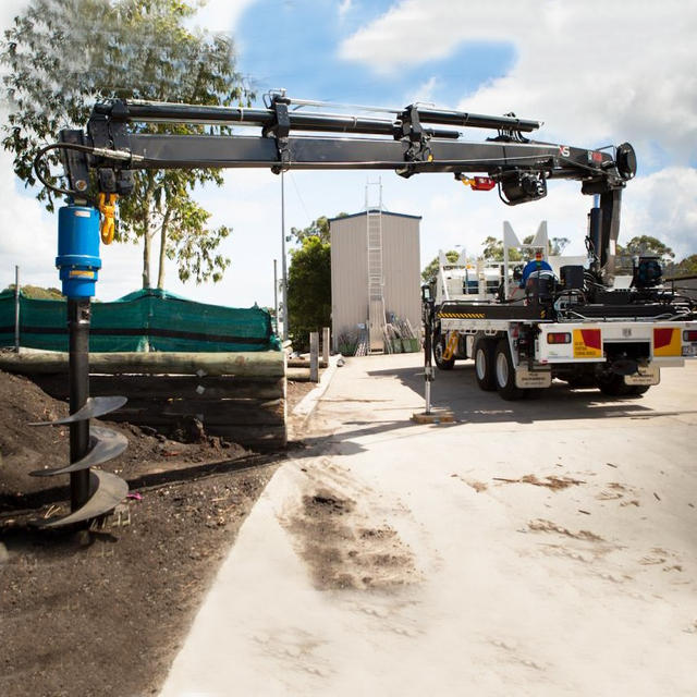 M&aacute;quina de perfura&ccedil;&atilde;o de escavadeira de poste REA5500 para guindaste